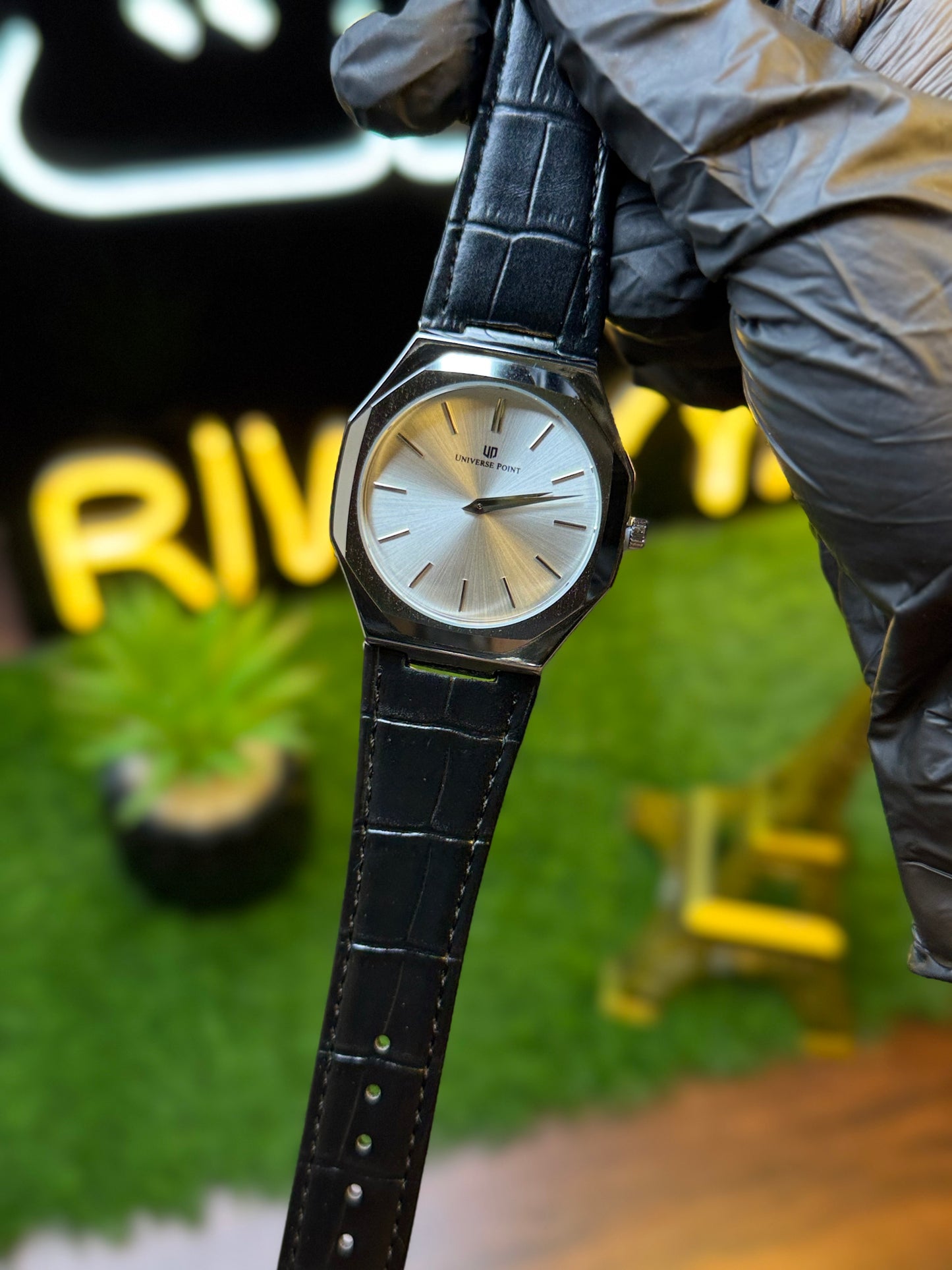 Universe Point E5 Leather Edition